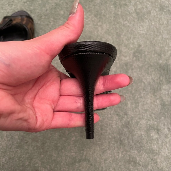 VINTAGE FENDI kitty sandals - Picture 6 of 6